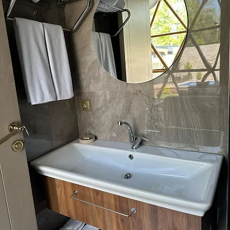 Kalimeras Deluxe * ספנג'ה